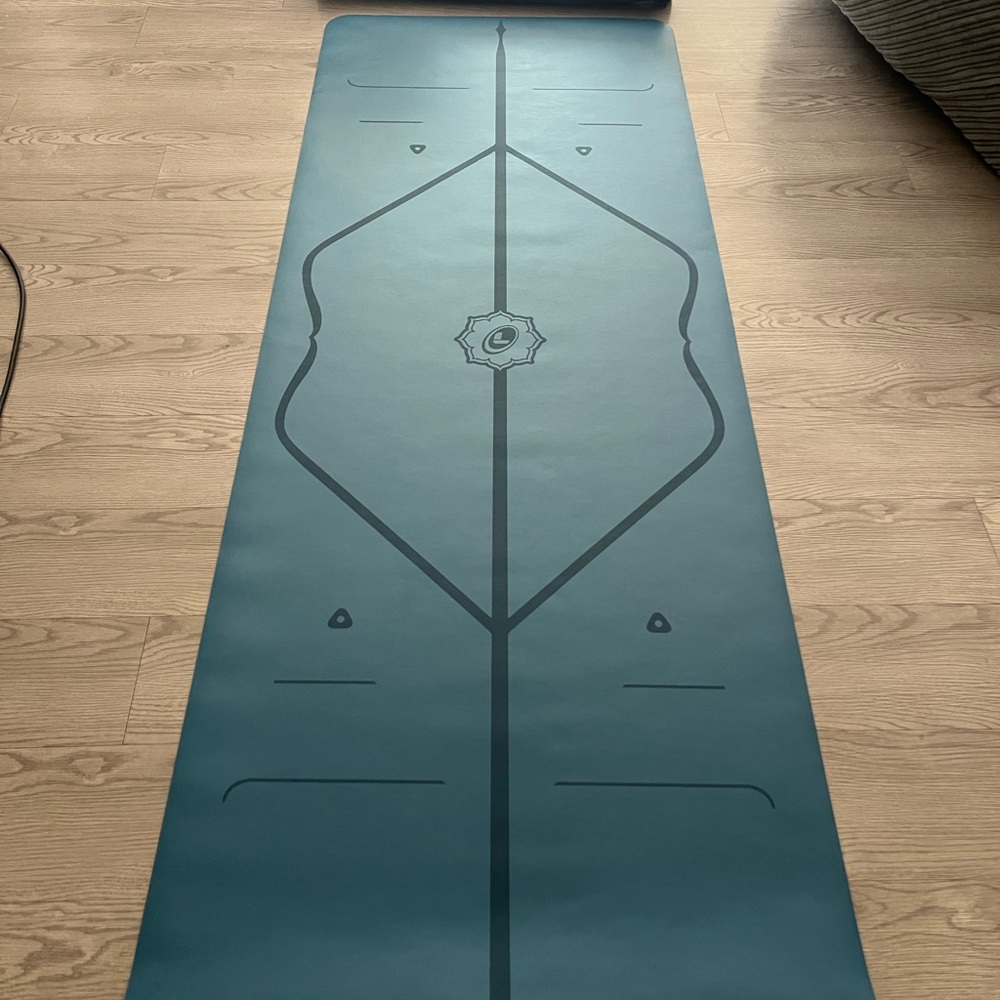 NWOT Liforme Classic Travel Yoga Mat - Blue
